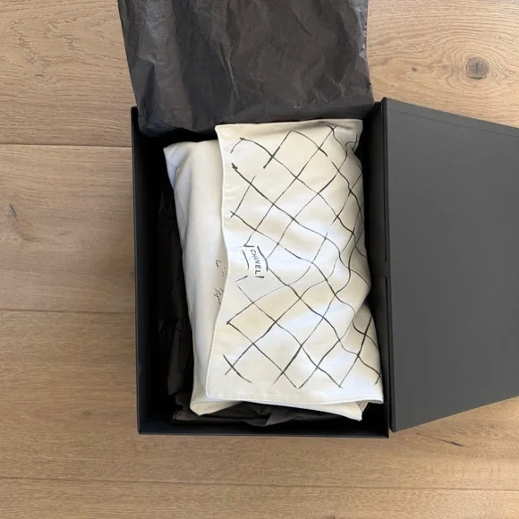 Chanel black Jumbo Classic Caviar Double Flap Quilted Leather Chain Bag - Picture 10 of 14